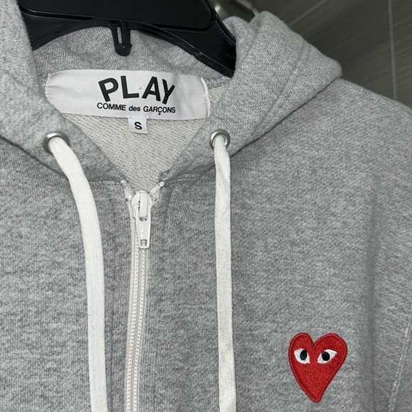 ❤️Comme Des Garçons PLAY✨ Gray Zip Up Graphic Hoodie Sweatshirt Size small - Picture 4 of 15
